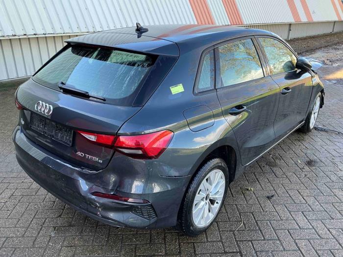 Audi A3 Sportback 1.4 40 TFSIe 16V Sloopvoertuig (2021, Metallic, Zilvergrijs)