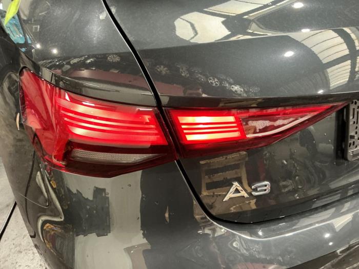 Audi A3 Sportback 1.4 40 TFSIe 16V Sloopvoertuig (2021, Metallic, Zilvergrijs)