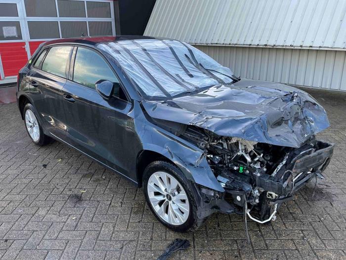 Audi A3 Sportback 1.4 40 TFSIe 16V Sloopvoertuig (2021, Metallic, Zilvergrijs)