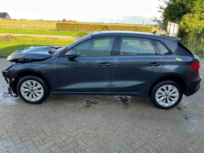Audi A3 Sportback 1.4 40 TFSIe 16V Sloopvoertuig (2021, Metallic, Zilvergrijs)