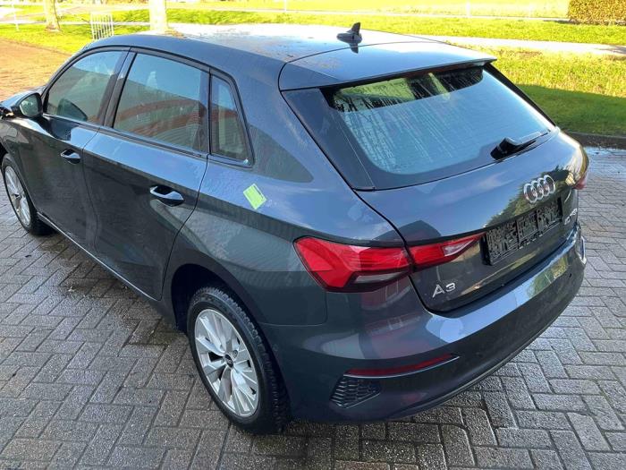 Audi A3 Sportback 1.4 40 TFSIe 16V Sloopvoertuig (2021, Metallic, Zilvergrijs)