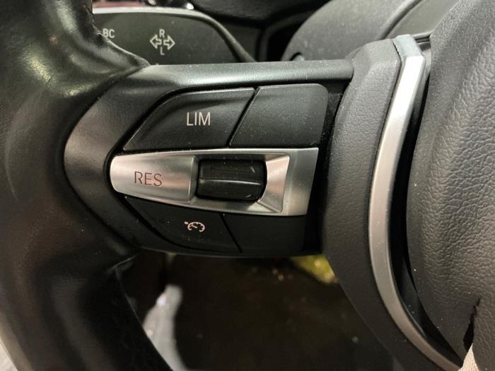 BMW 3 serie Touring 320d xDrive 2.0 16V Sloopvoertuig (2019, Metallic, Zwart)