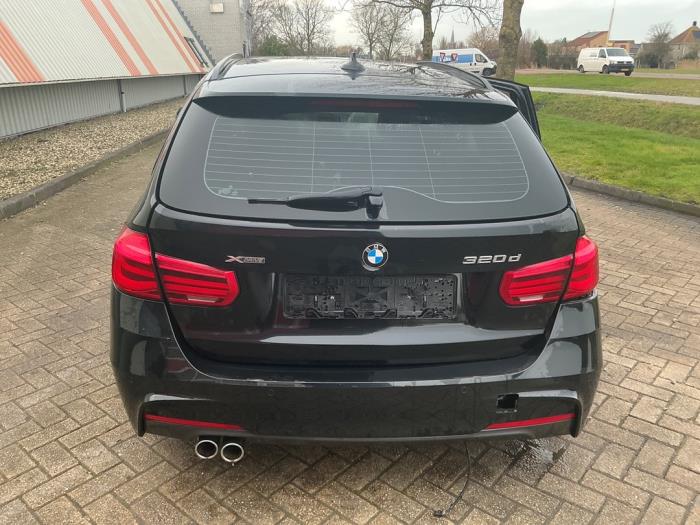 BMW 3 serie Touring 320d xDrive 2.0 16V Sloopvoertuig (2019, Metallic, Zwart)