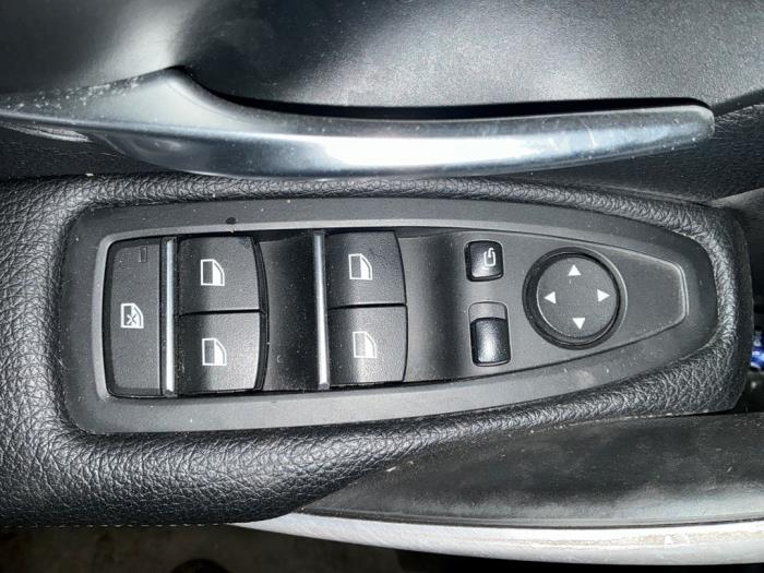 BMW 3 serie Touring 320d xDrive 2.0 16V Sloopvoertuig (2019, Metallic, Zwart)