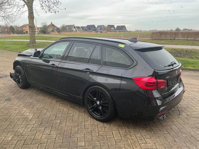 BMW 3 serie Touring 320d xDrive 2.0 16V Sloopvoertuig (2019, Metallic, Zwart)