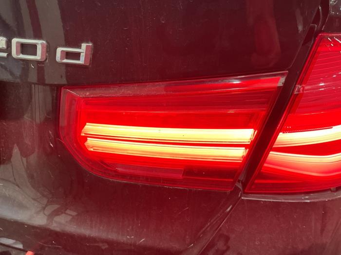 BMW 3 serie Touring 320d xDrive 2.0 16V Sloopvoertuig (2019, Metallic, Zwart)