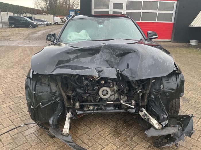 BMW 3 serie Touring 320d xDrive 2.0 16V Sloopvoertuig (2019, Metallic, Zwart)