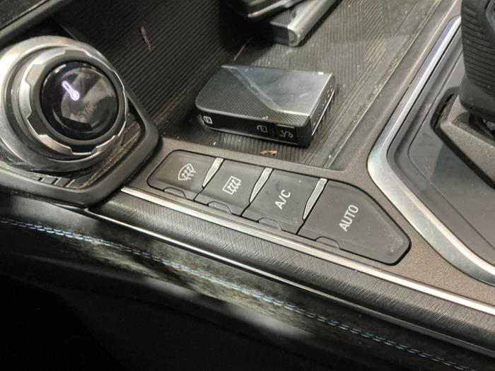 Lynk & Co 01 1.5 PHEV Sloopvoertuig (2022, Metallic, Zwart)