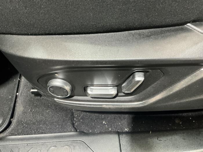 Lynk & Co 01 1.5 PHEV Sloopvoertuig (2022, Metallic, Zwart)