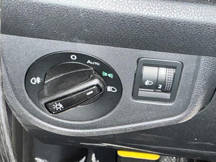 Volkswagen Taigo 1.5 TSI 16V Sloopvoertuig (2025, Metallic, Zilvergrijs)