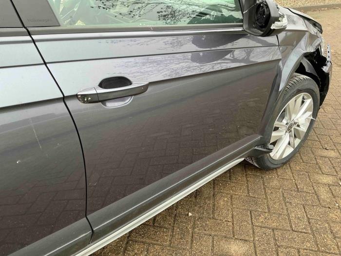 Volkswagen Taigo 1.5 TSI 16V Sloopvoertuig (2025, Metallic, Zilvergrijs)