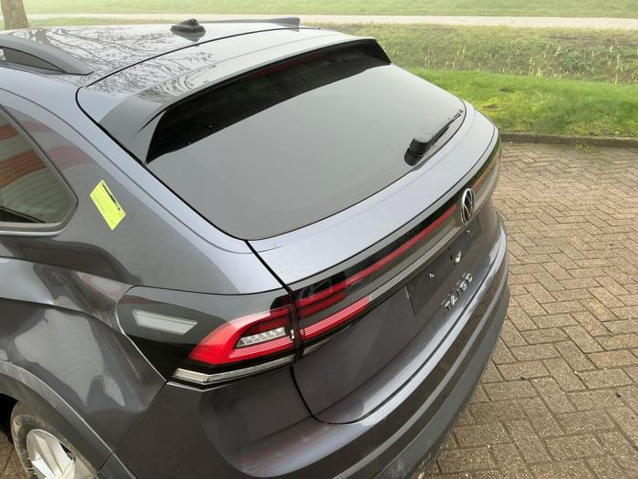 Volkswagen Taigo 1.5 TSI 16V Sloopvoertuig (2025, Metallic, Zilvergrijs)