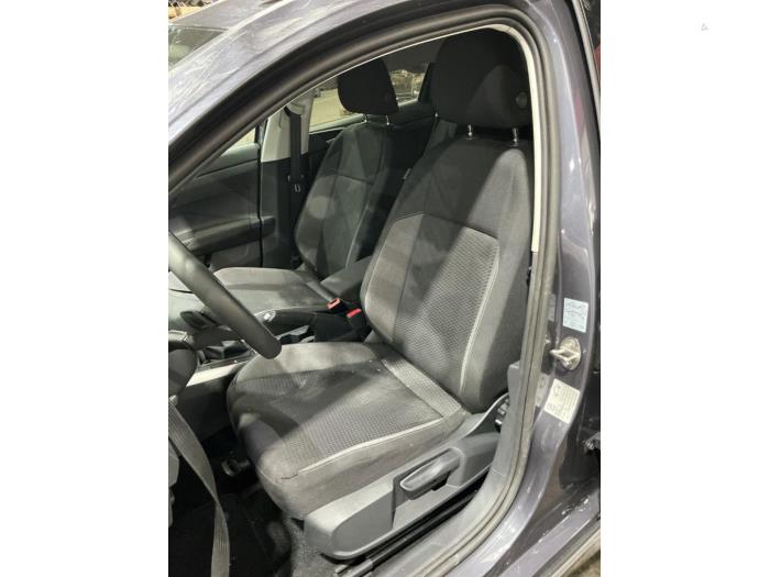 Volkswagen Taigo 1.5 TSI 16V Sloopvoertuig (2025, Metallic, Zilvergrijs)