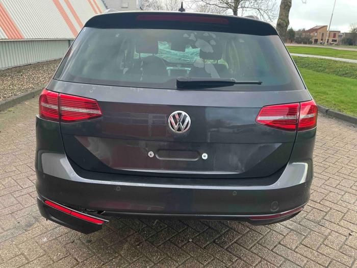 Volkswagen Passat Variant 1.6 TDI 16V Sloopvoertuig (2019, Metallic, Zilvergrijs)