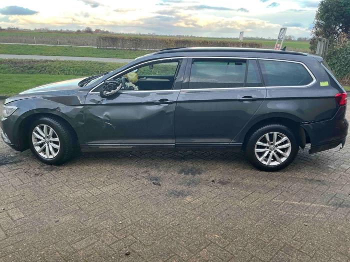 Volkswagen Passat Variant 1.6 TDI 16V Sloopvoertuig (2019, Metallic, Zilvergrijs)