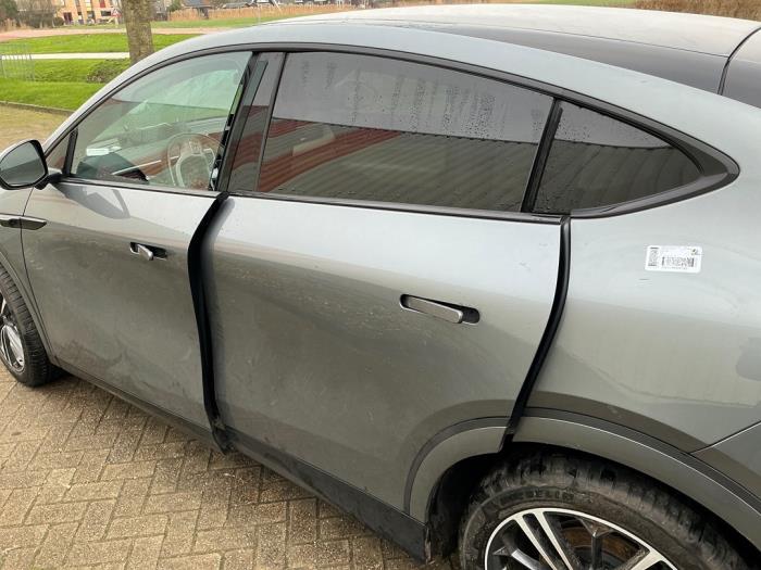 XPENG G6 AWD Performance Sloopvoertuig (2025, Metallic, Zilvergrijs)