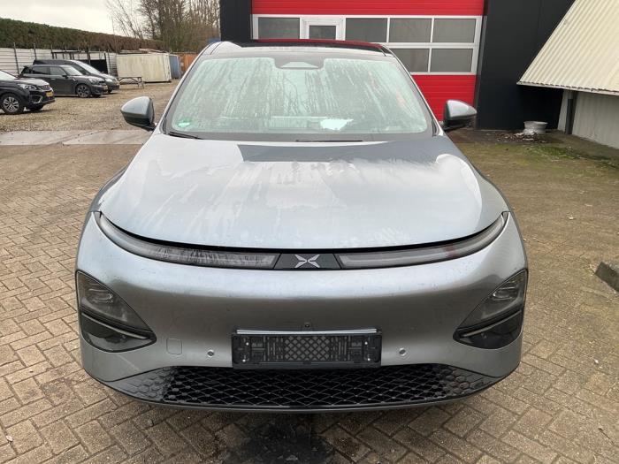 XPENG G6 AWD Performance Sloopvoertuig (2025, Metallic, Zilvergrijs)