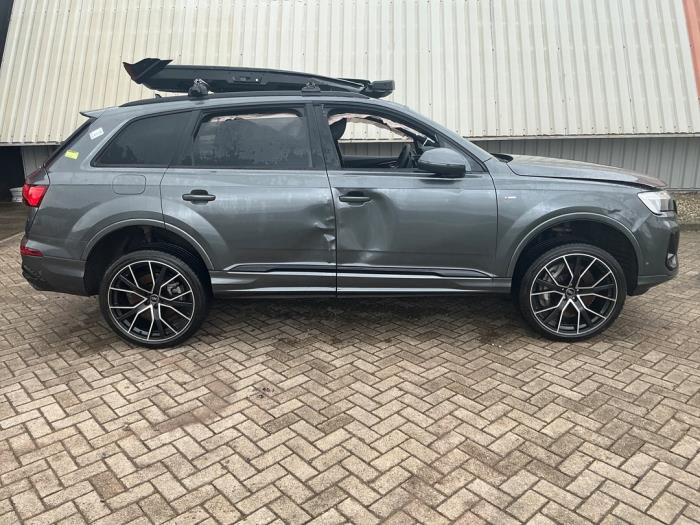 Audi Q7 3.0 V6 24V 55 TFSI e Sloopvoertuig (2025, Metallic, Zilvergrijs)