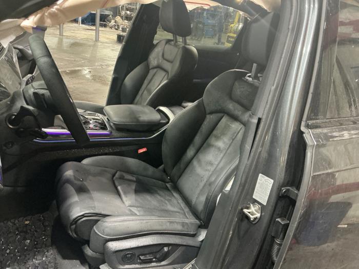 Audi Q7 3.0 V6 24V 55 TFSI e Sloopvoertuig (2025, Metallic, Zilvergrijs)