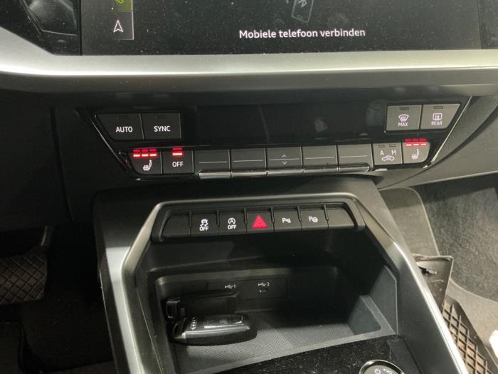 Audi A3 Sportback 2.0 30 TDI 16V Sloopvoertuig (2022, Zwart)