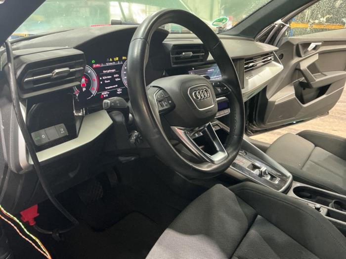 Audi A3 Sportback 2.0 30 TDI 16V Sloopvoertuig (2022, Zwart)