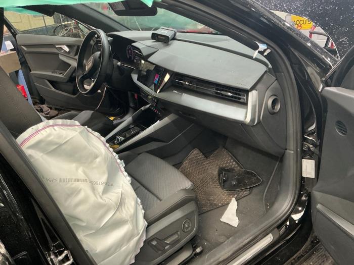 Audi A3 Sportback 2.0 30 TDI 16V Sloopvoertuig (2022, Zwart)