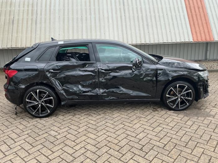 Audi A3 Sportback 2.0 30 TDI 16V Sloopvoertuig (2022, Zwart)