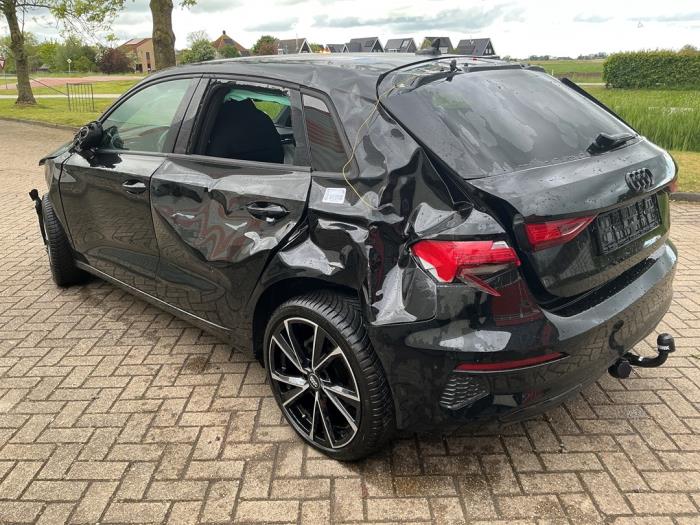 Audi A3 Sportback 2.0 30 TDI 16V Sloopvoertuig (2022, Zwart)