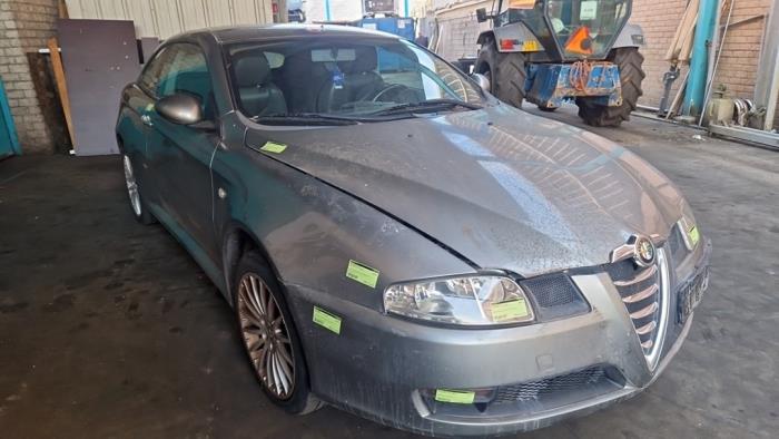 Alfa Romeo GT 1.8 Twin Spark 16V Sloopvoertuig (2005, Grijs)