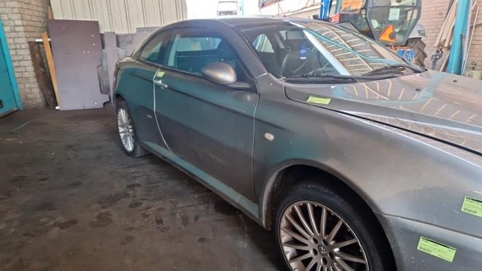 Alfa Romeo GT 1.8 Twin Spark 16V Sloopvoertuig (2005, Grijs)