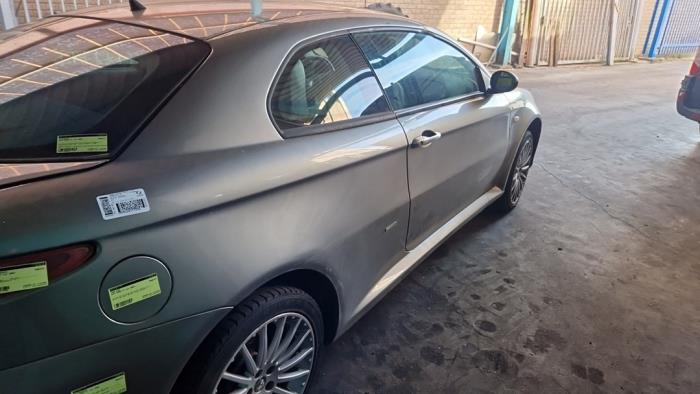 Alfa Romeo GT 1.8 Twin Spark 16V Sloopvoertuig (2005, Grijs)