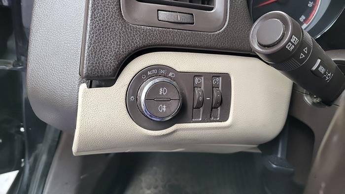 Opel Insignia Sports Tourer 1.8 16V Ecotec Sloopvoertuig (2009, Zwart)