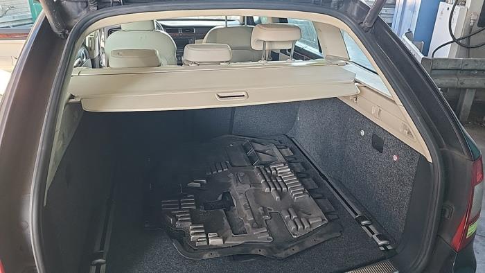 Skoda Superb Combi 2.0 TDI 16V 4x4 Sloopvoertuig (2010, Zwart)