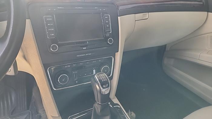 Skoda Superb Combi 2.0 TDI 16V 4x4 Sloopvoertuig (2010, Zwart)