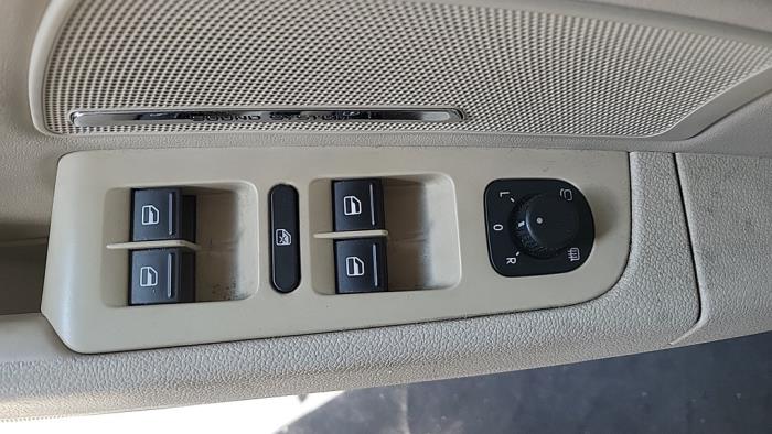 Skoda Superb Combi 2.0 TDI 16V 4x4 Sloopvoertuig (2010, Zwart)