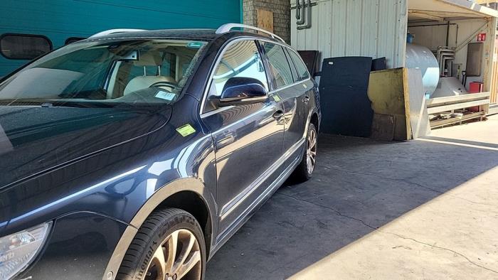 Skoda Superb Combi 2.0 TDI 16V 4x4 Sloopvoertuig (2010, Zwart)