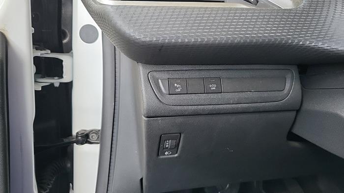 Peugeot 208 I 1.2 12V e-THP PureTech 110 Sloopvoertuig (2019, Wit)