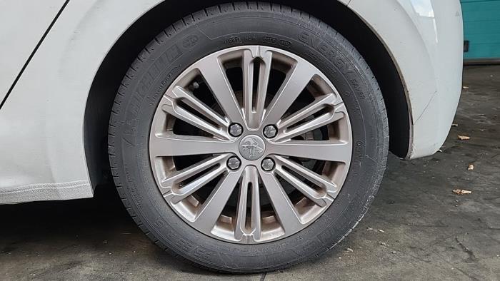 Peugeot 208 I 1.2 12V e-THP PureTech 110 Sloopvoertuig (2019, Wit)