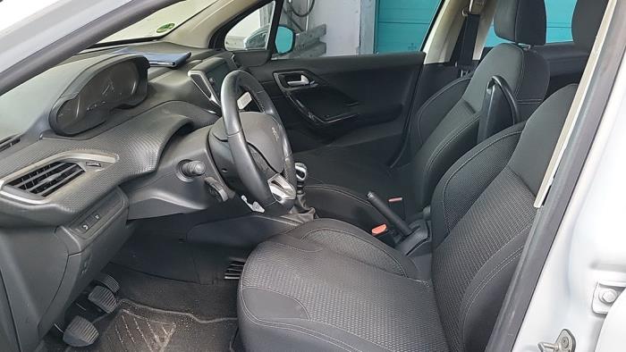 Peugeot 208 I 1.2 12V e-THP PureTech 110 Sloopvoertuig (2019, Wit)