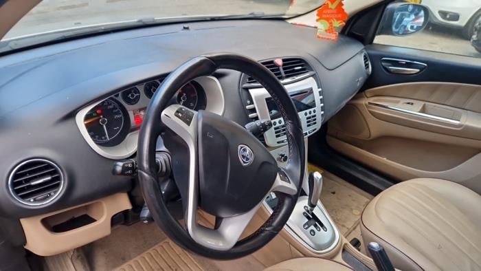 Lancia Delta 1.6 D Multijet 16V 120 Schadevoertuig (2009, Beige)