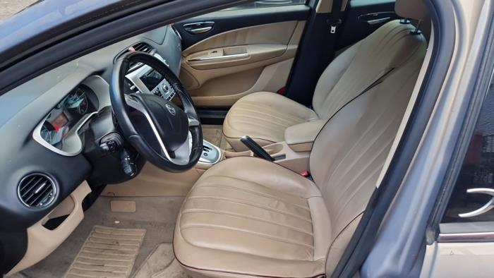 Lancia Delta 1.6 D Multijet 16V 120 Schadevoertuig (2009, Beige)