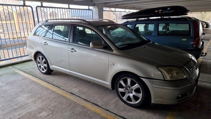 Toyota Avensis Wagon 2.0 16V VVT-i D4 Sloopvoertuig (2004, Grijs)