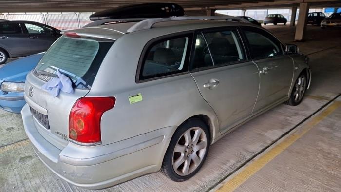 Toyota Avensis Wagon 2.0 16V VVT-i D4 Sloopvoertuig (2004, Grijs)