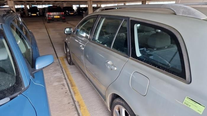 Toyota Avensis Wagon 2.0 16V VVT-i D4 Sloopvoertuig (2004, Grijs)