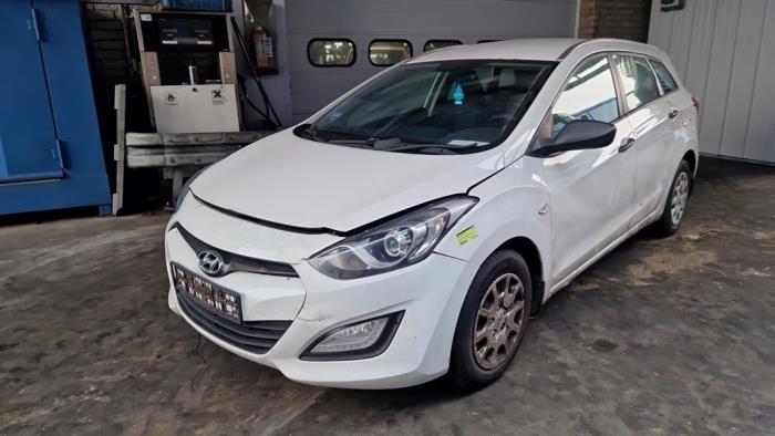 Hyundai i30 Wagon 1.4 CRDi Blue Drive 16V Sloopvoertuig (2013, Wit)