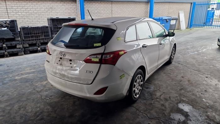 Hyundai i30 Wagon 1.4 CRDi Blue Drive 16V Sloopvoertuig (2013, Wit)