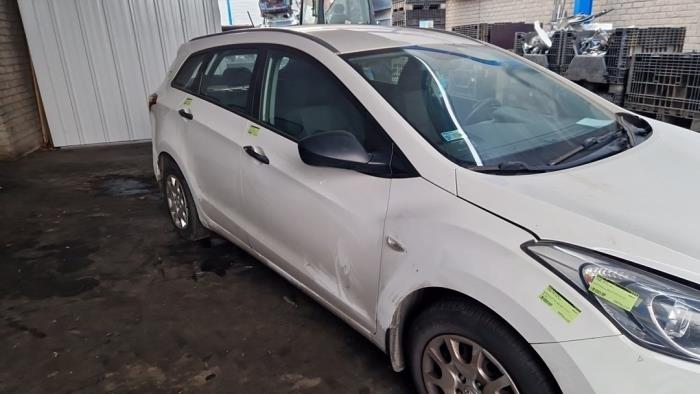 Hyundai i30 Wagon 1.4 CRDi Blue Drive 16V Sloopvoertuig (2013, Wit)