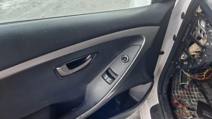 Hyundai i30 Wagon 1.4 CRDi Blue Drive 16V Sloopvoertuig (2013, Wit)