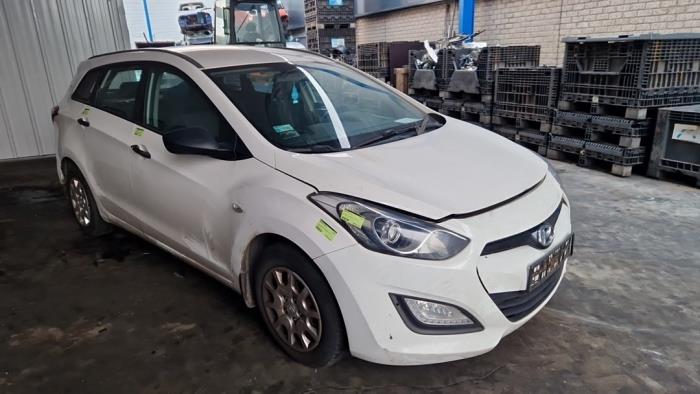 Hyundai i30 Wagon 1.4 CRDi Blue Drive 16V Sloopvoertuig (2013, Wit)