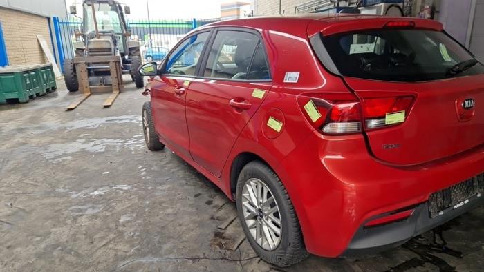 Kia Rio IV 1.0i T-GDi 100 12V Sloopvoertuig (2018, Rood)